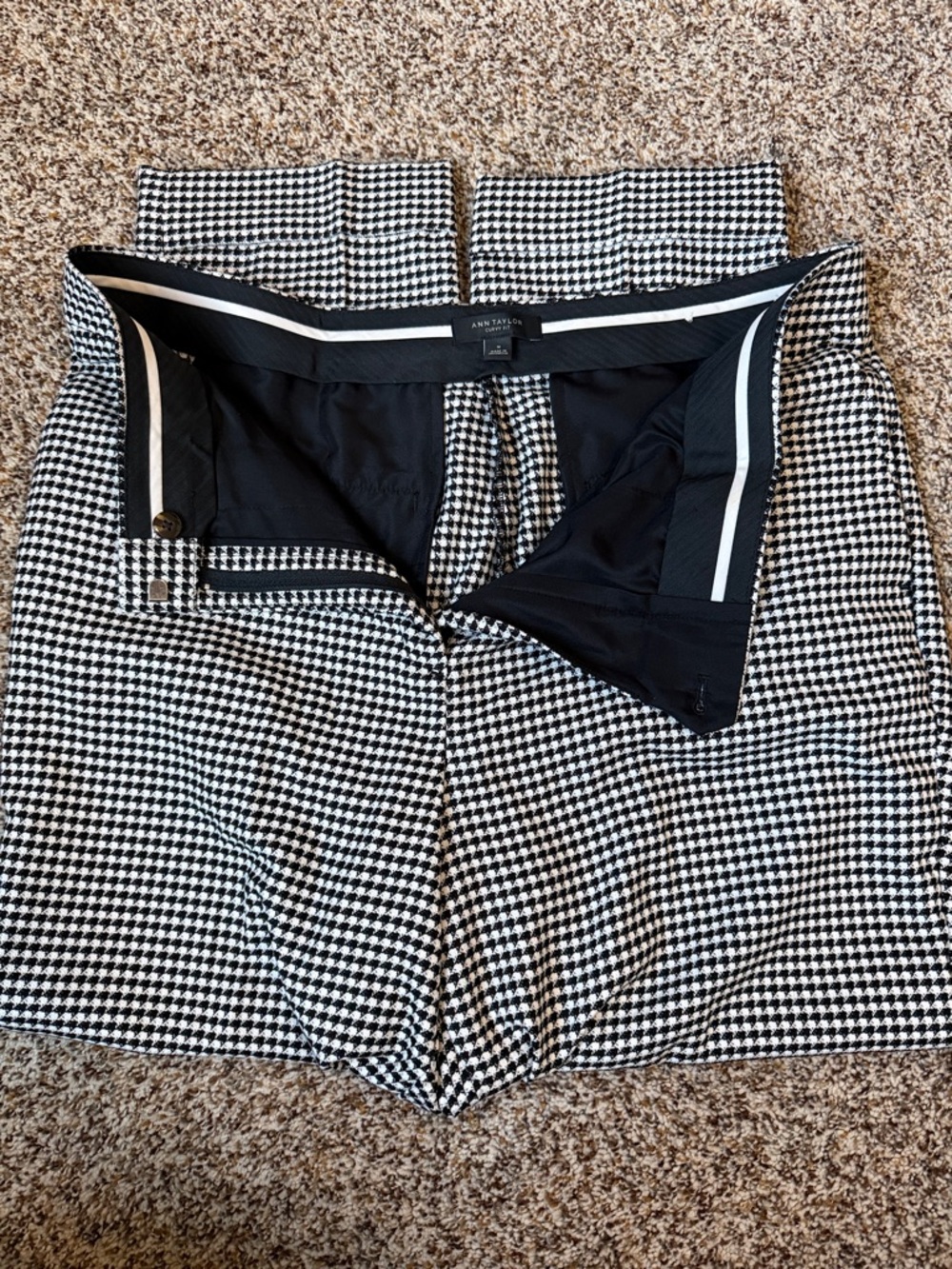 Ann Taylor Curvy Black and White Houndstooth Cropped Ankle Pants